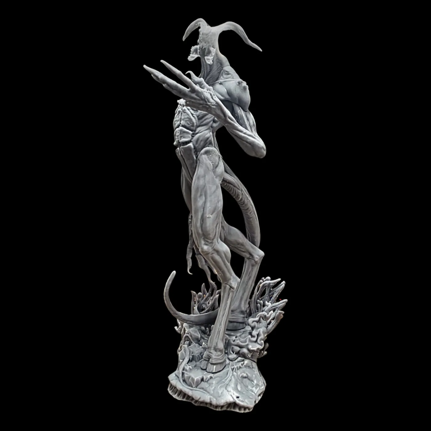Void Mantis Figure, printed in resin